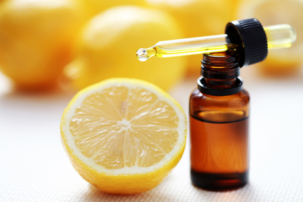 óleo essencial de limão
 - Foto, Imagem