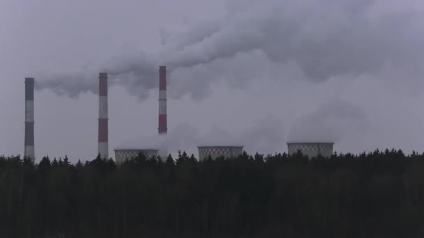 Znečištění životního prostředí oxidem uhličitým, toxické továrny stavební výpary nebo znečištěný palivový smog - Záběry, video