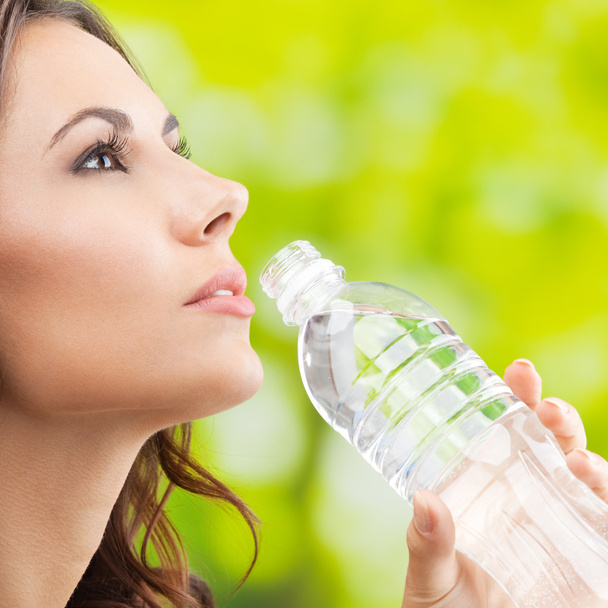 Young woman drinking water, outdoor - Photo, image