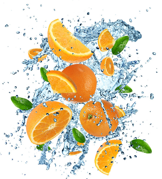 frische Orangen mit Wasserspritzer - Foto, Bild
