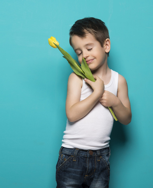 Smiling small boy with yellow tulip . International Womens, Moth - Foto, afbeelding