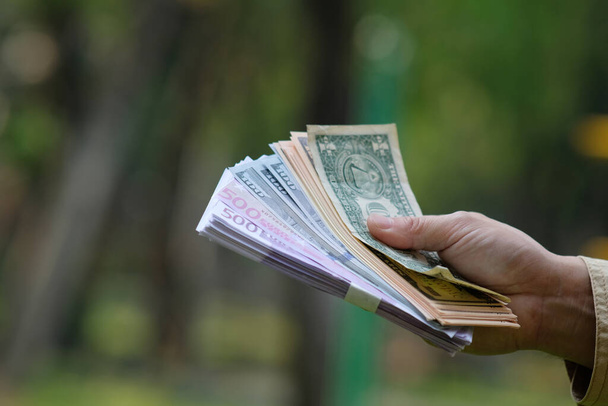 Dinero en efectivo Caja coleccionable Moneda de ahorro de banco de plá 