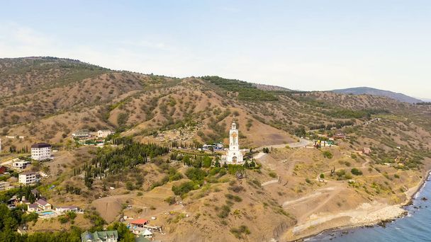 Malorechenskoe, Krimillä. Pyhän Mikolin temppelin majakka Ihmeidentekijä, Aerial View   - Valokuva, kuva