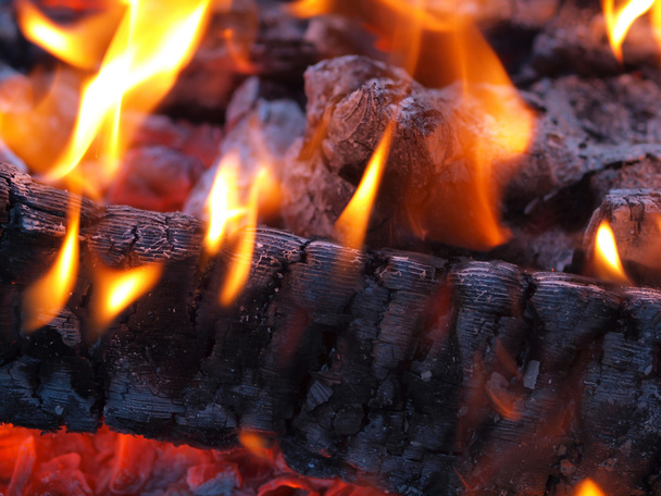 Background of Flames and Glowing Embers in a Campfire - Fotografie, Obrázek