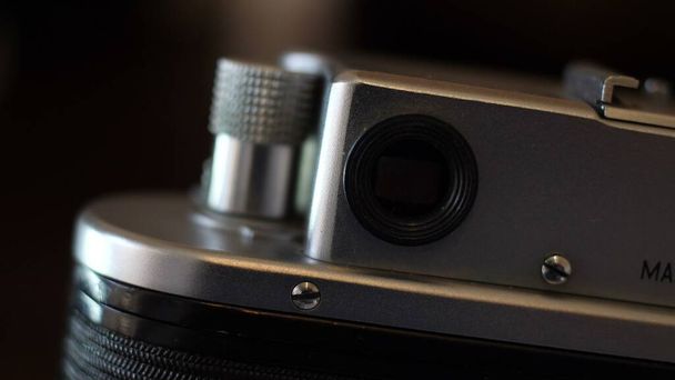 close-up van vintage 35mm film camera - Foto, afbeelding
