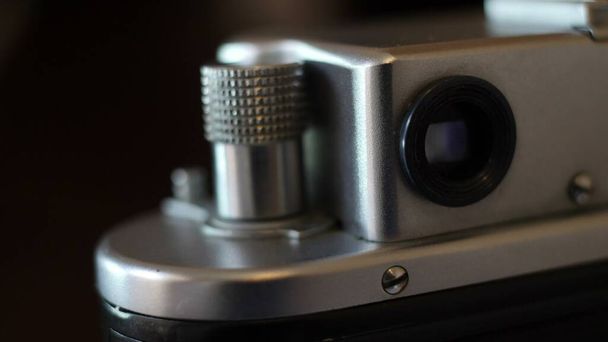 ヴィンテージ35mmフィルムカメラのクローズアップ - 写真・画像