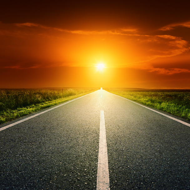 jízdy na prázdné silnici při západu slunce - Fotografie, Obrázek