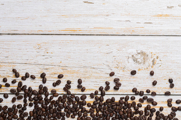 Láska pití kávy, kávová zrna na stole - Fotografie, Obrázek
