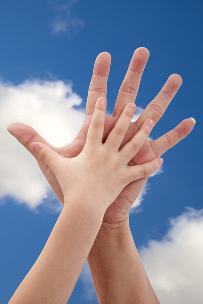 Father and daughter's hand under blue sky - Φωτογραφία, εικόνα