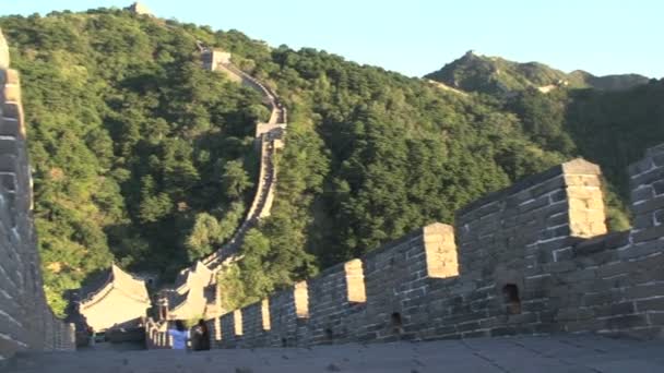 turystów w Wielki Mur Chiński - Materiał filmowy, wideo