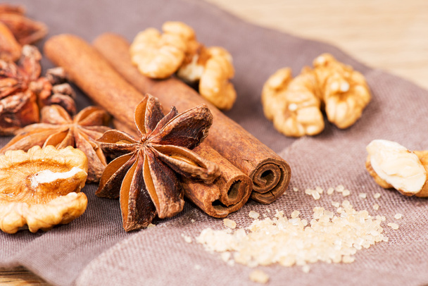 Star anise, walnut, brown sugar with cinnamon - Foto, imagen