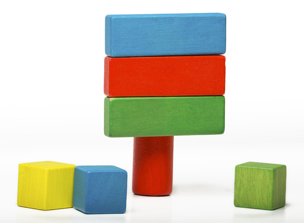 hračky vývěsní štít izolovaných na bílém pozadí, vícebarevná dřevěné informační zprávy bloků - Fotografie, Obrázek