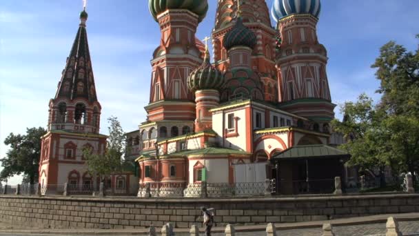 聖ワシリイ大聖堂で歩く人 - 映像、動画
