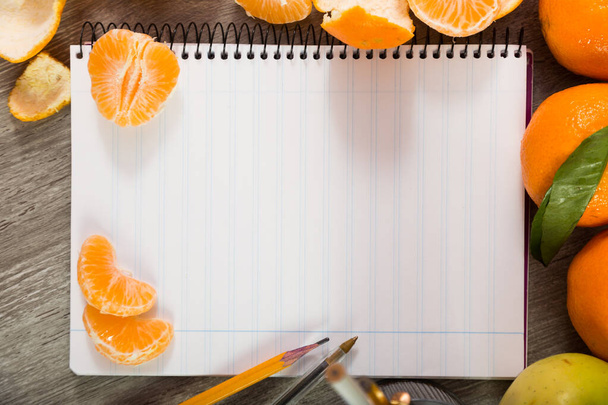 Notebook with writing utensils - Foto, imagen