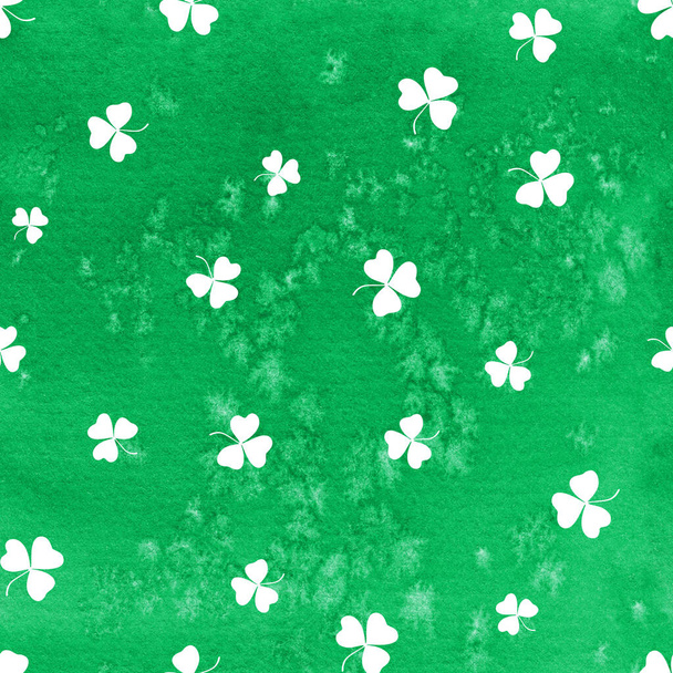 Green watercolor seamless pattern. White clover. Abstract watercolor background. - Photo, Image