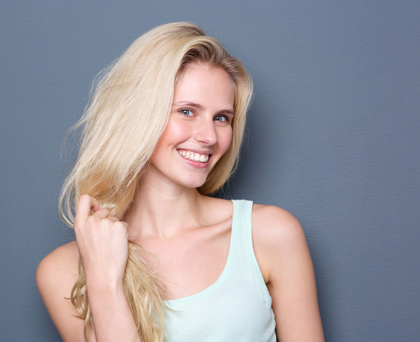 schöne blonde Haare Frau lächelt - Foto, Bild