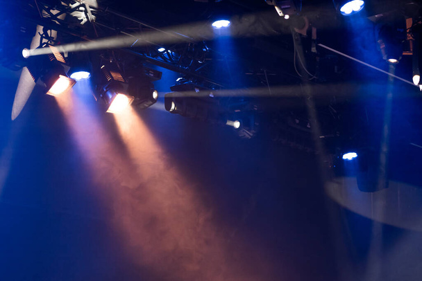 abstração - iluminação fraca do palco de concerto - Foto, Imagem