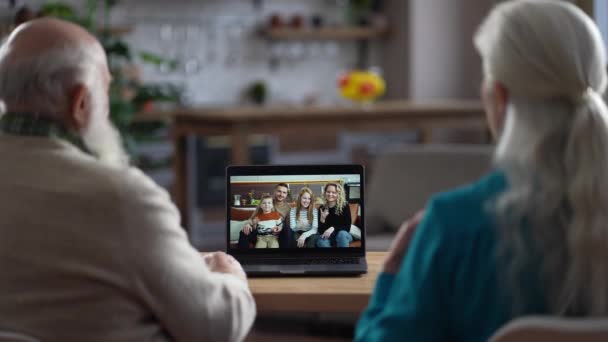 Casal envelhecido durante conexão de vídeo na internet - Filmagem, Vídeo