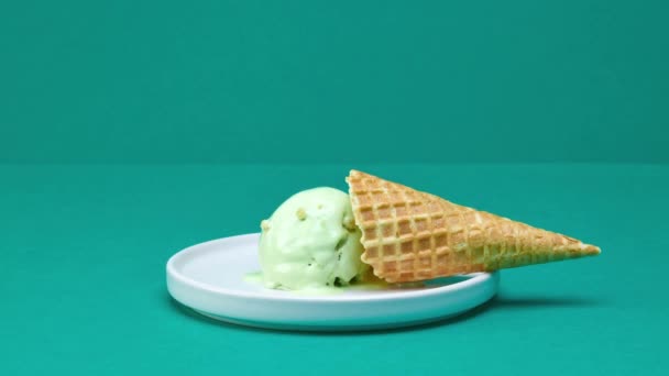 zastavit animaci pohybu s tající zmrzlinou na talíři - Záběry, video