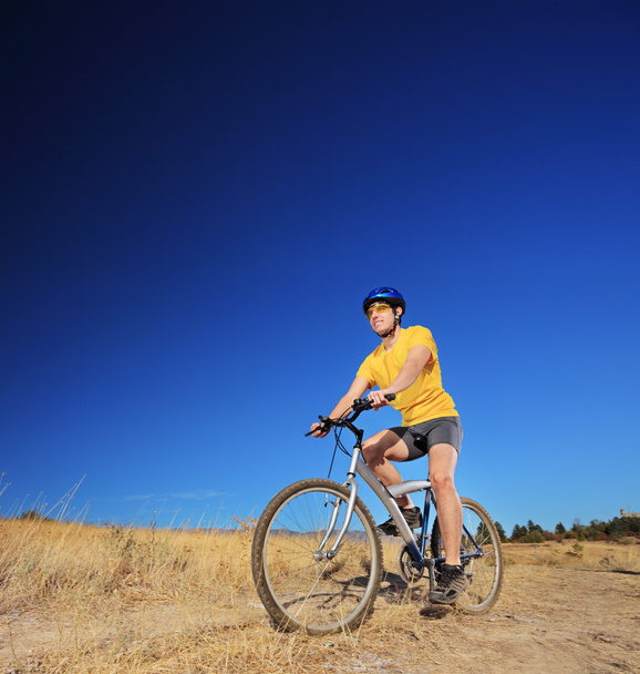 erkek sürme dağ bisikleti - Fotoğraf, Görsel