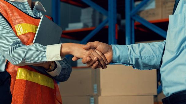 Warehouse worker handshake with manager in storehouse - Φωτογραφία, εικόνα