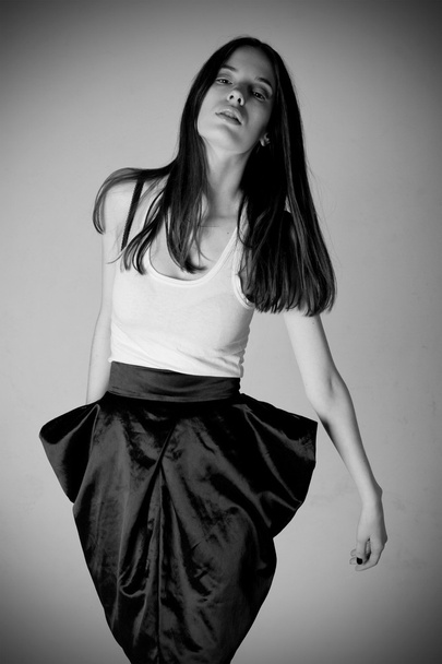 Portrait of beautiful fashion young woman - Fotografie, Obrázek