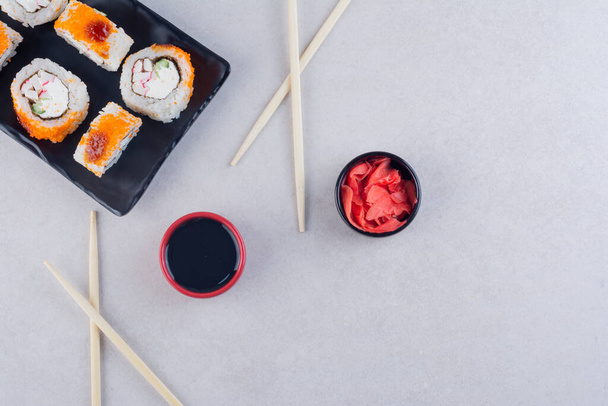 sushi rolls. tradiční asijské jídlo koncept - Fotografie, Obrázek