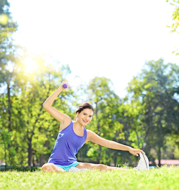 Female athlete exercising with dumbbell - Foto, Imagem