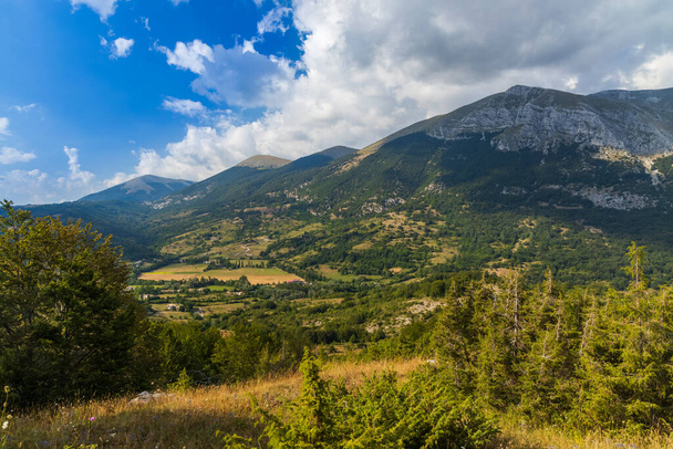 Εθνικό Πάρκο Abruzzo κοντά στο Barrea, Lazio και Molis, Ιταλία - Φωτογραφία, εικόνα