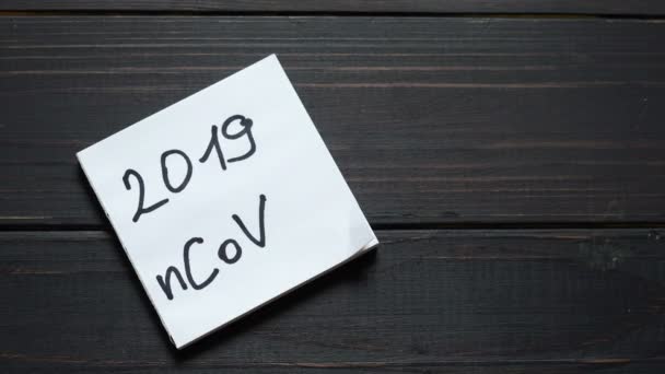 Το όνομα του ιού 2019-nCoV στο αυτοκόλλητο - Πλάνα, βίντεο