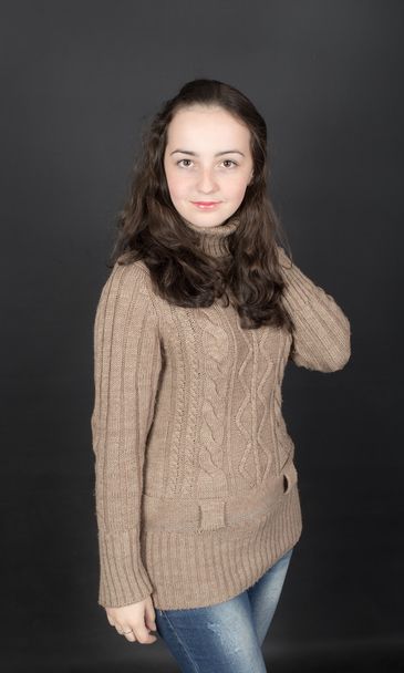 menina em camisola marrom
 - Foto, Imagem