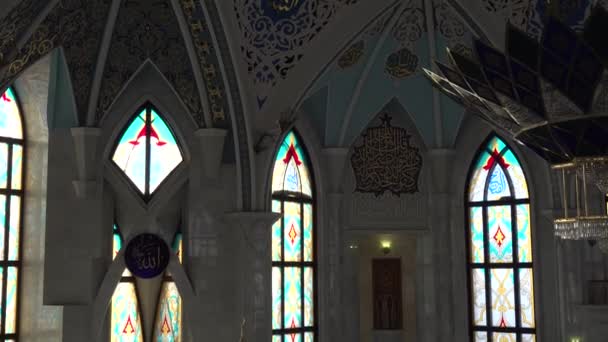 Wnętrze meczetu Kul Sharif Kazan, Tatarstan. Wideo panoramiczne - Materiał filmowy, wideo