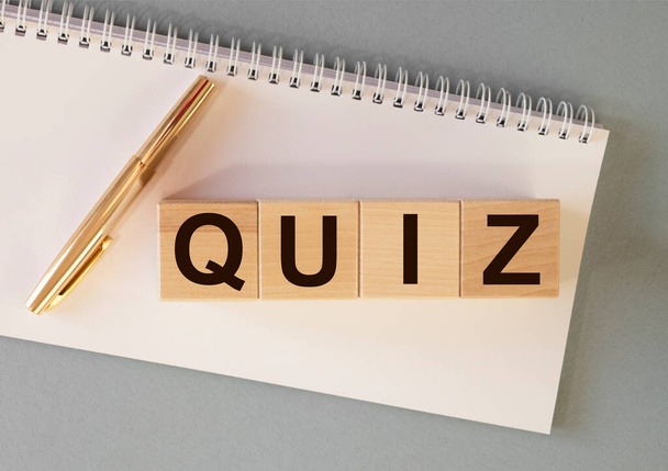 Quiz or quizz word, inscription, fun game with questions. - Zdjęcie, obraz