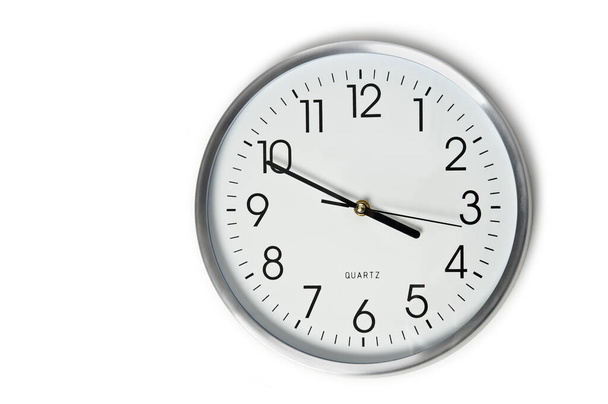Классические часы на белом фоне - Фото, изображение