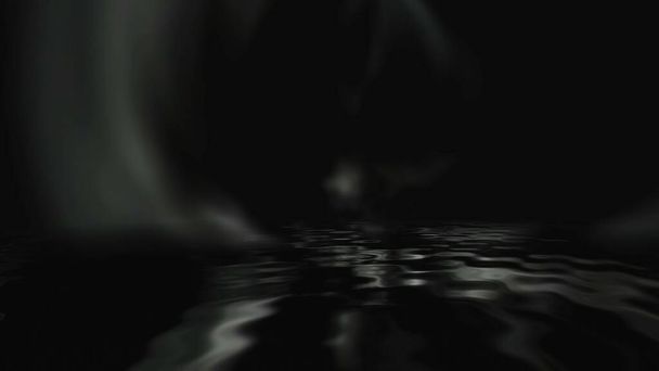 暗い水と神秘的な光 - 写真・画像