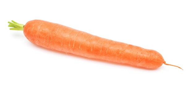 Zanahoria aislada sobre fondo blanco. Concepto creativo de comida saludable. Naturaleza, jugo. Vista superior, plano - Foto, imagen