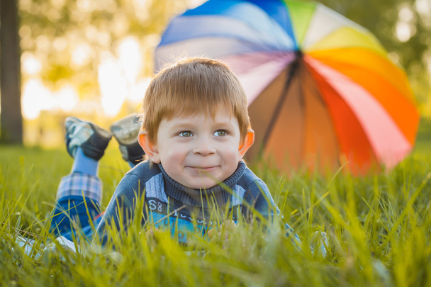 Portrait of a happy little boy in the park - Foto, Bild