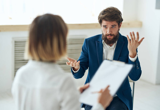 emotional man talking to psychologist professional consultation patient diagnosis - Foto, Bild