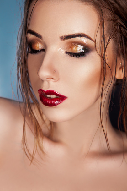 Vertical photo of sexy female with closed eyes and wet makeup - Fotografie, Obrázek