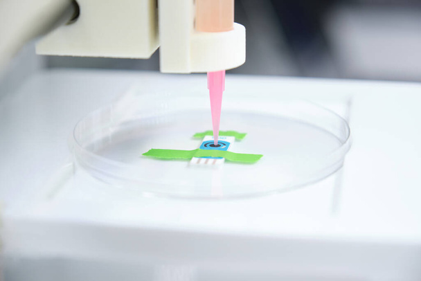 3D bioprinter ready to 3D print cells onto an electrode. Biomaterials, tissue engineering concepts. - Photo, Image