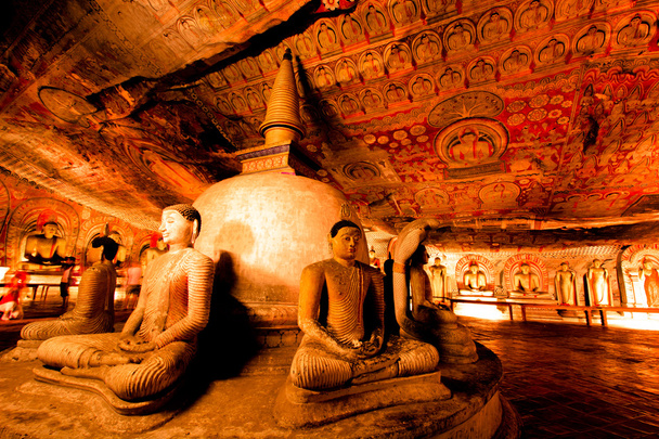 Buda heykelleri dambulla mağara Tapınak - Fotoğraf, Görsel