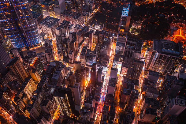 Потрясающий вид с воздуха на переполненные улицы острова Гонконг - Фото, изображение