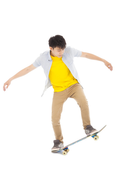 jeune homme Skateboard pour sauter isolé sur fond blanc
 - Photo, image