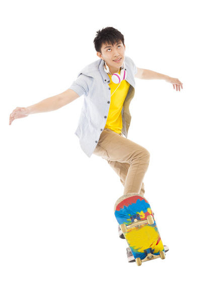 jeune homme Skateboard pour sauter isolé sur fond blanc
 - Photo, image