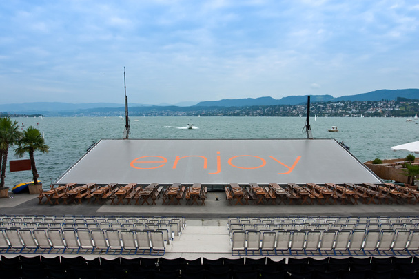 hajtogatott szabadtéri mozivászon, a Zürichi-tó - Fotó, kép