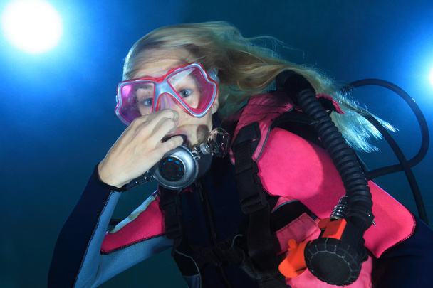 Portret van vrouwelijke duiker - Foto, afbeelding