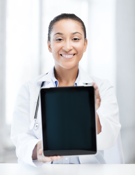 African female doctor with tablet pc - Photo, image