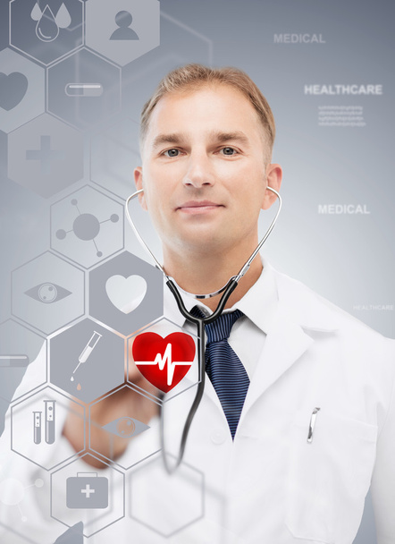 mužské doktor s stetoskop a virtuální obrazovky - Fotografie, Obrázek
