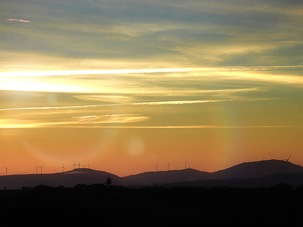 Ilmakehä luotu ennen auringonnousua tulinen taivas - Valokuva, kuva