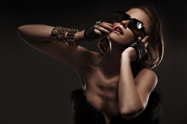 Beauty woman wearing sunglasses - Photo, image